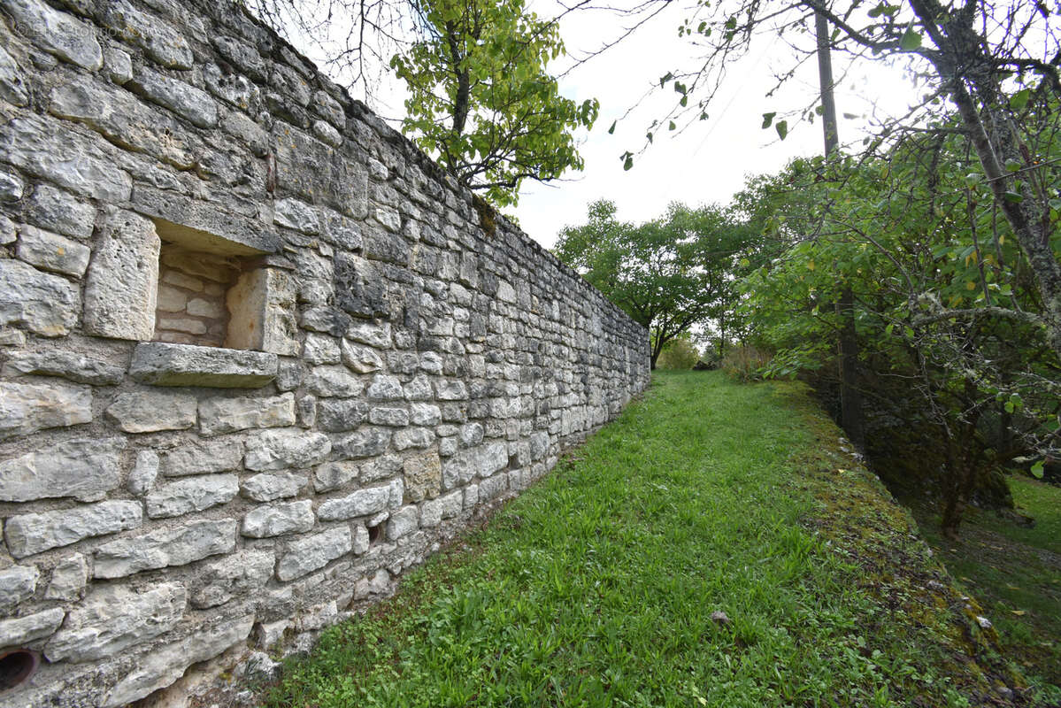 Maison à MONTAIGU-DE-QUERCY