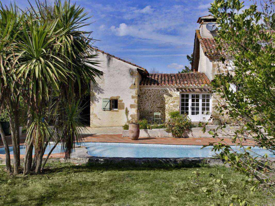 Maison à VIC-FEZENSAC