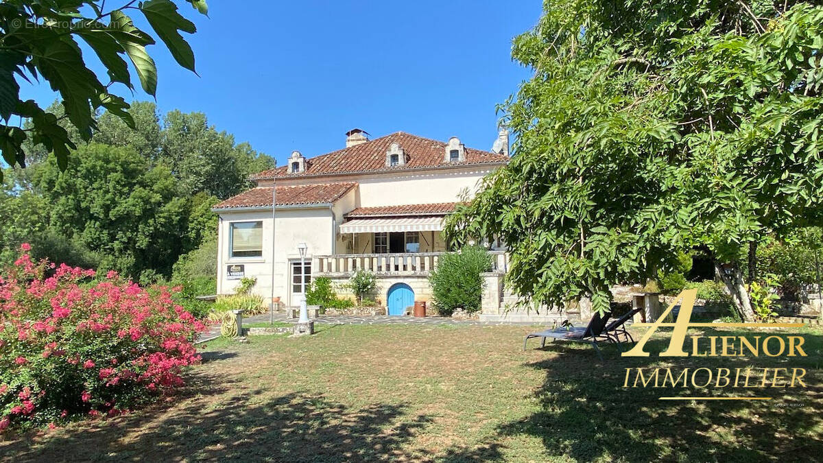 Maison à BOURDEILLES