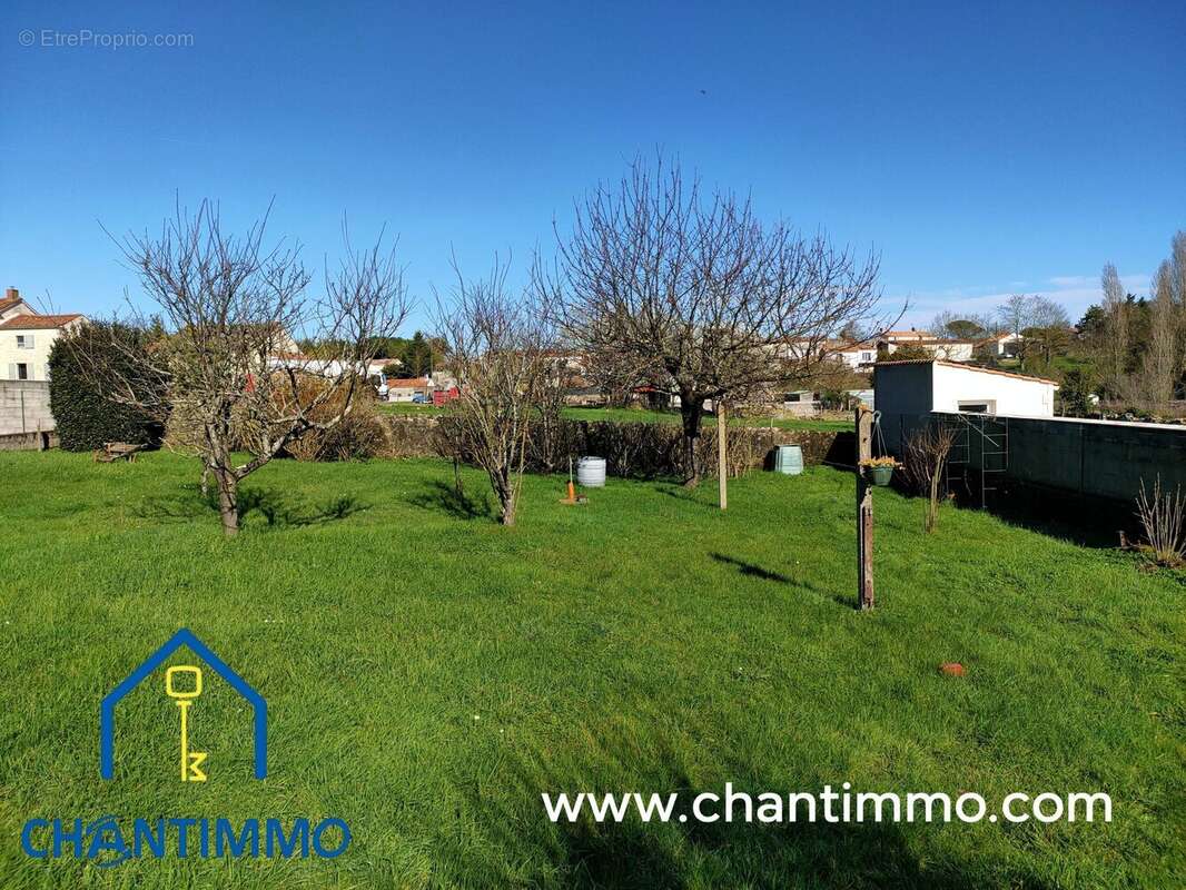 Maison à MOUZEUIL-SAINT-MARTIN