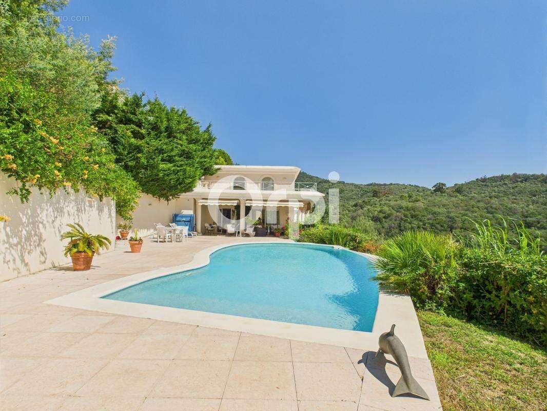 Maison à MANDELIEU-LA-NAPOULE