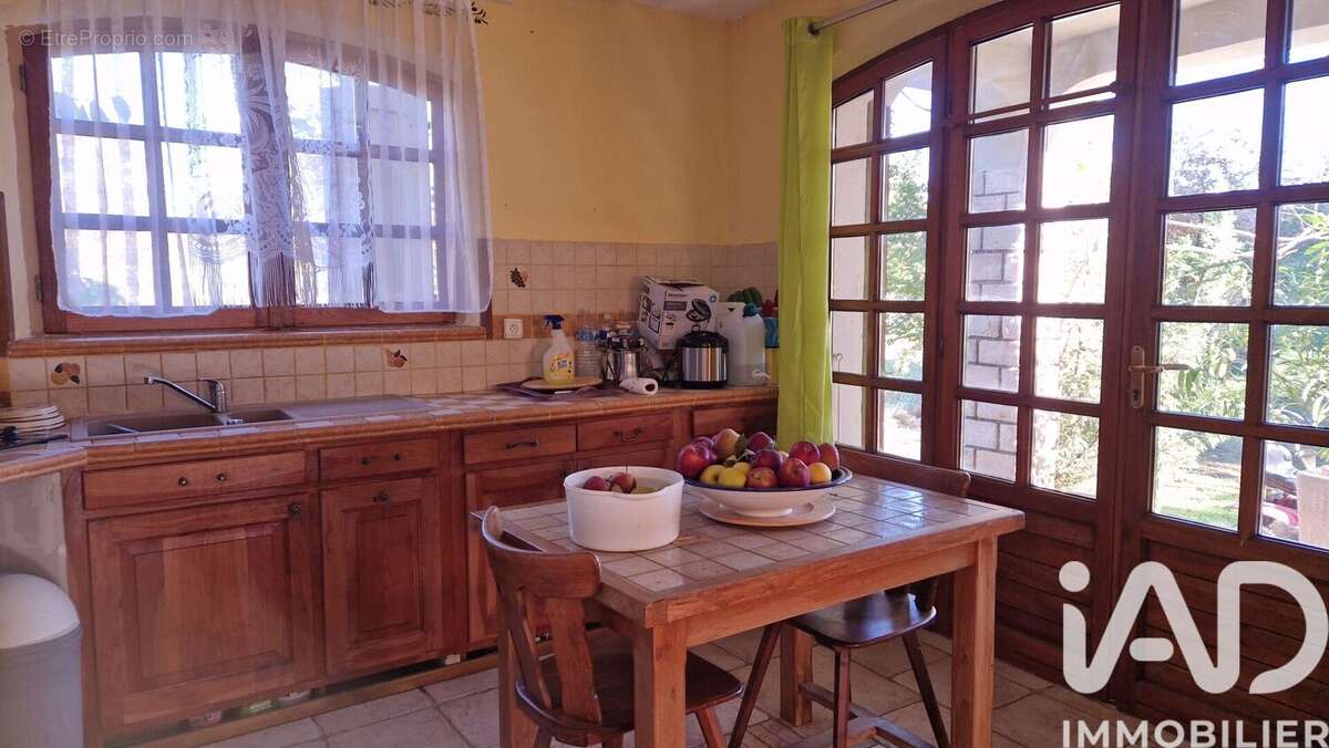 Maison 185 m² à Salignac  - photo 4