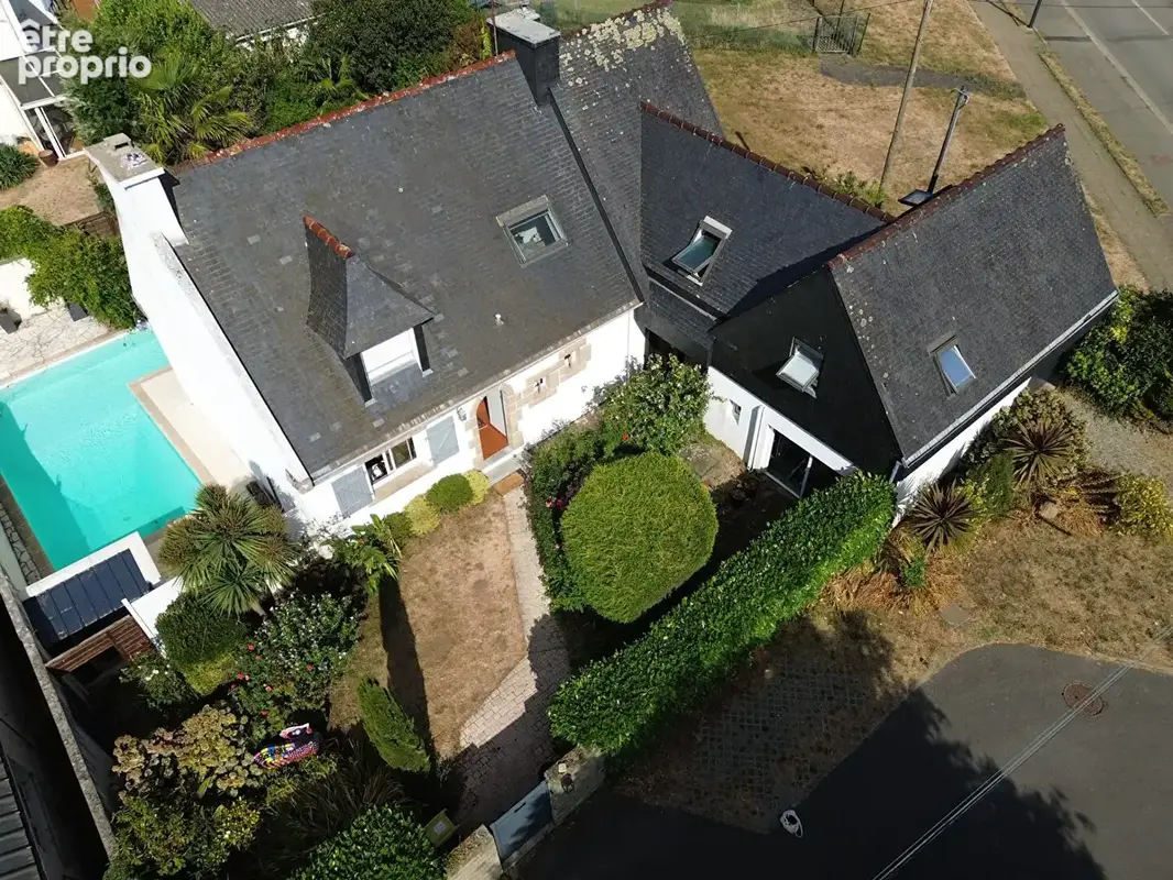 Maison  centre ville avec piscine et 2 dépendances - photo 16
