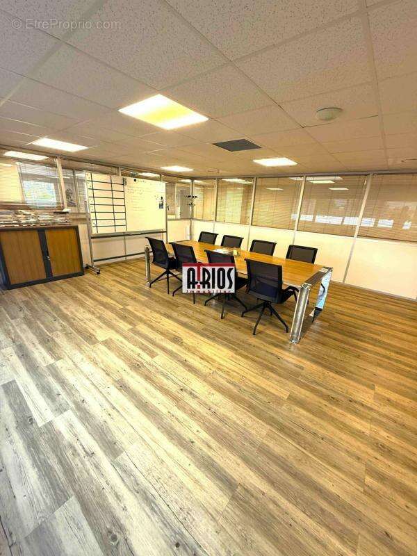 Commerce à LA FARLEDE