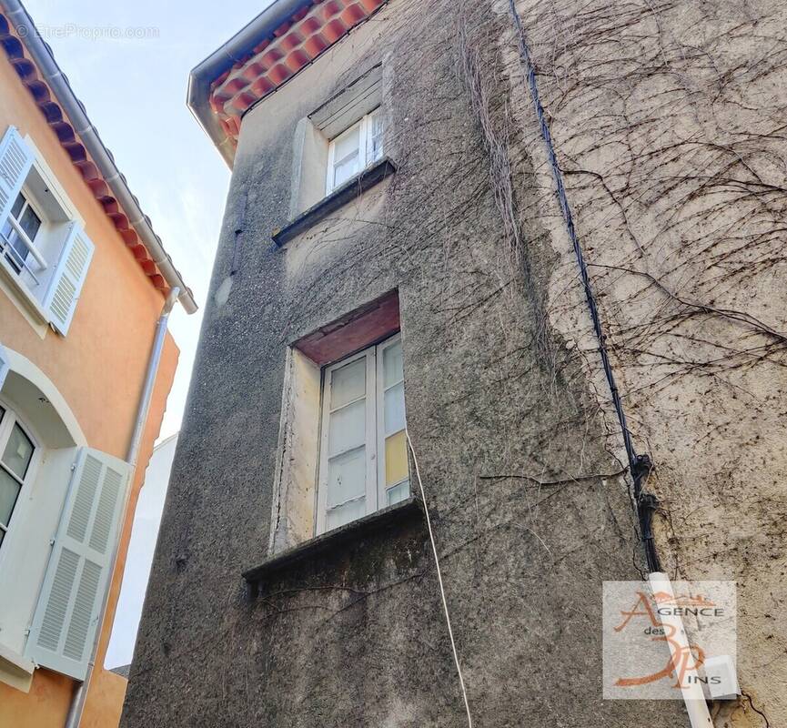 Maison à COLLOBRIERES