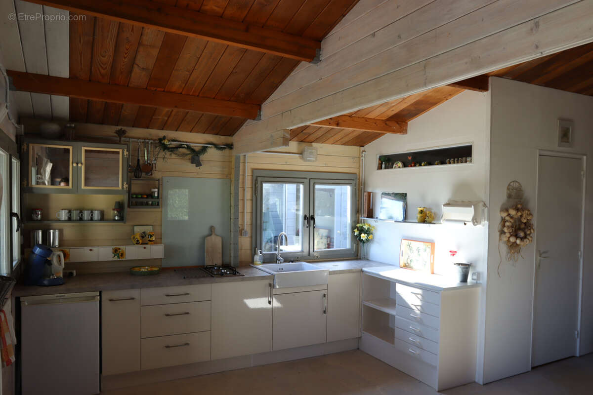 Maison à AINAY-LE-CHATEAU