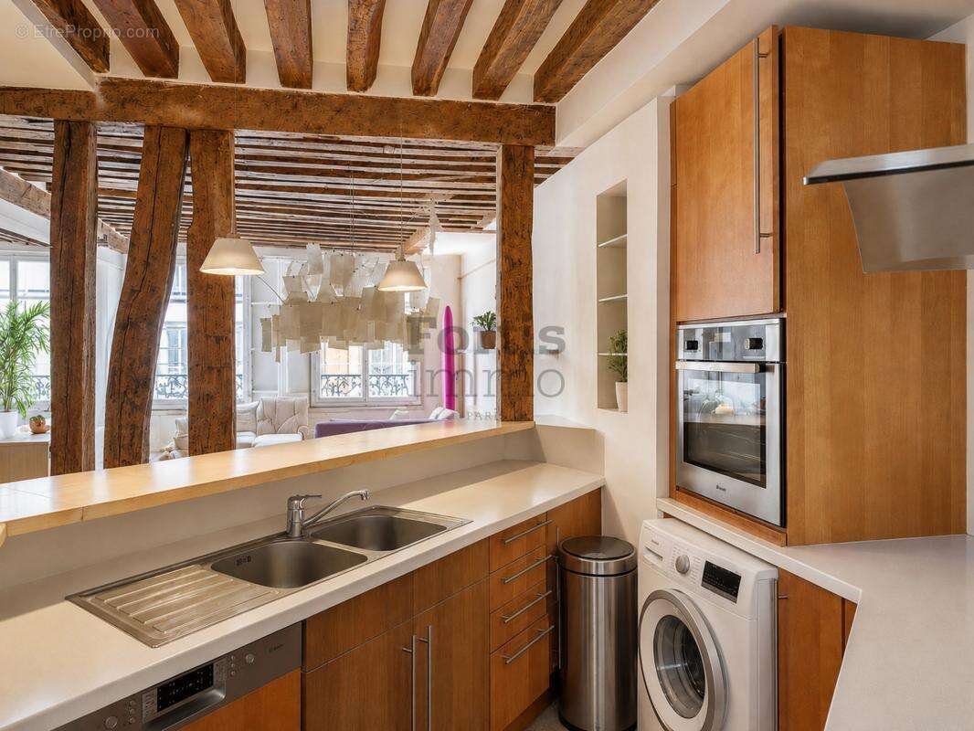 Appartement à PARIS-1E