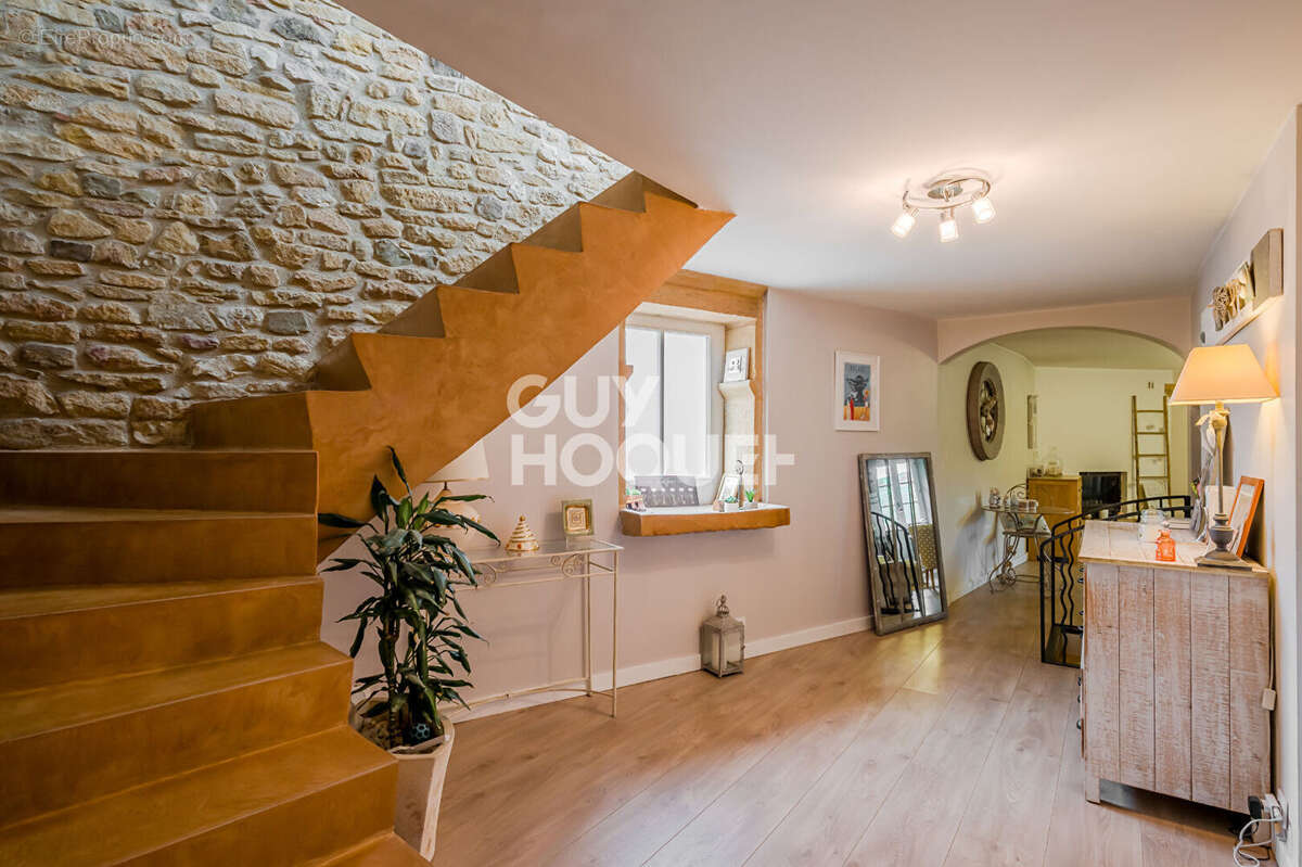 Appartement à POUILLY-LE-MONIAL