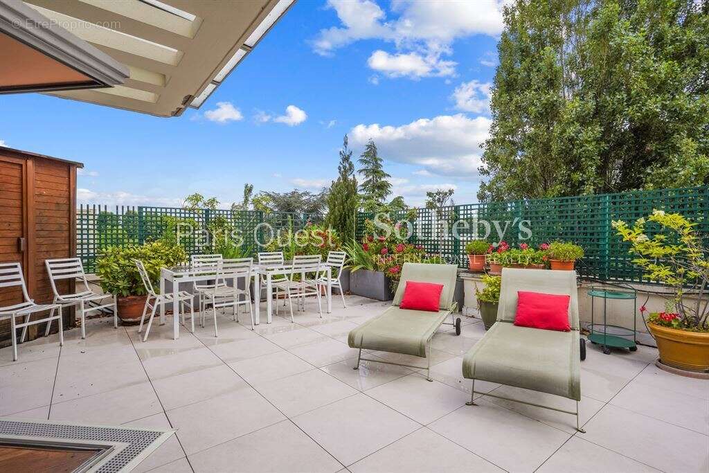 Appartement à NEUILLY-SUR-SEINE