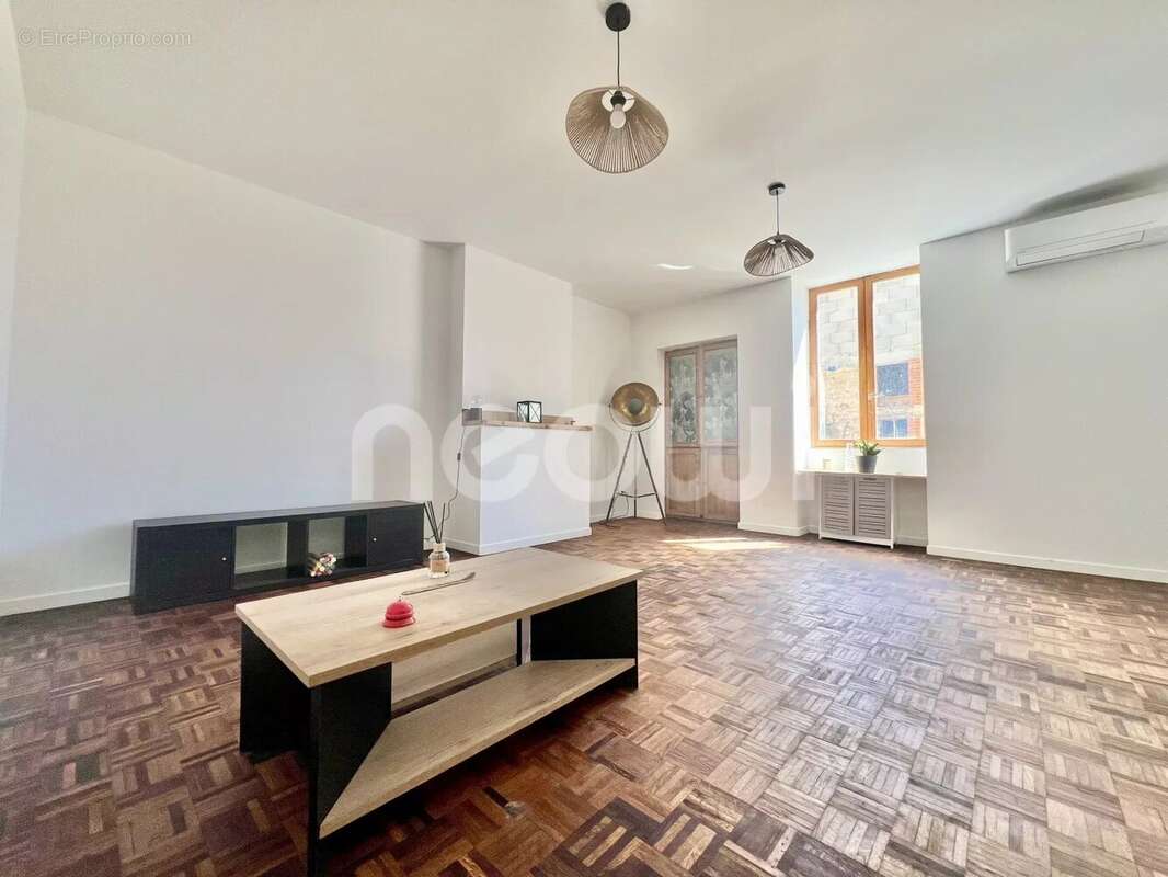 Maison à SAINT-AGOULIN