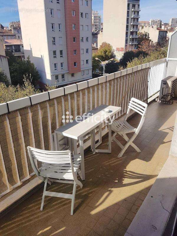 Appartement à MARSEILLE-4E