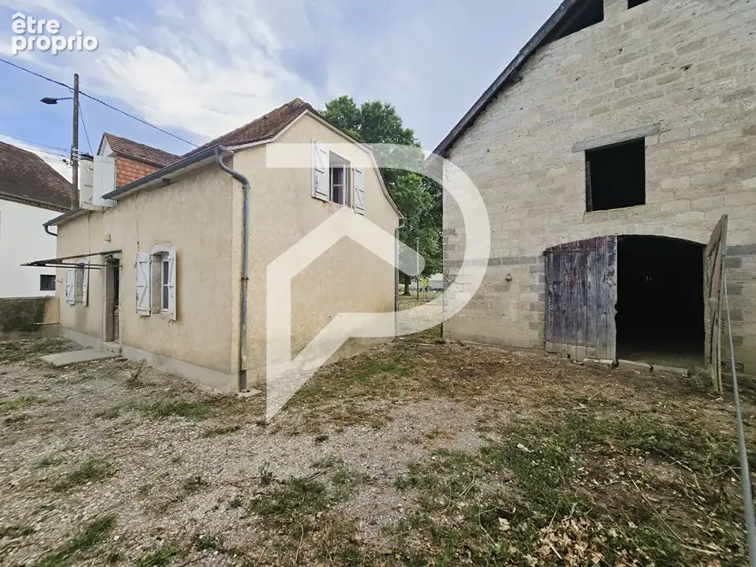 Maison de 78 m² et dépendances, sur un terrain de 637 m². - photo 3