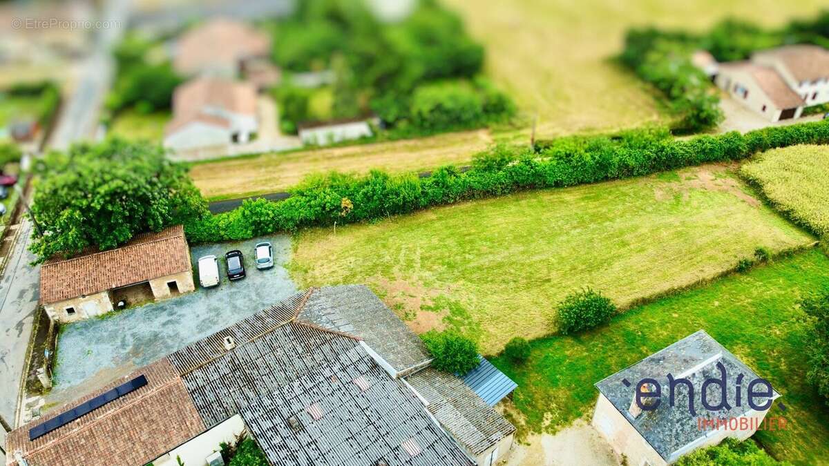 Maison à CHAMPAGNE-SAINT-HILAIRE