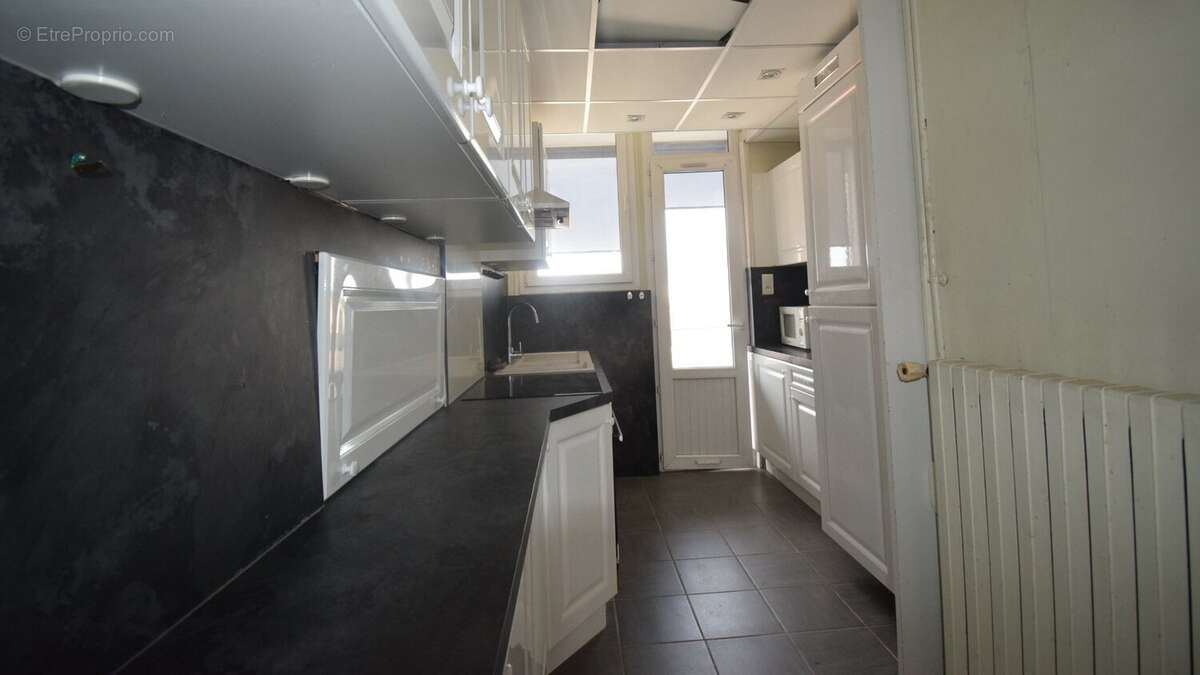 À vendre - grand marché - dernier étage - appartement t3 - photo 9