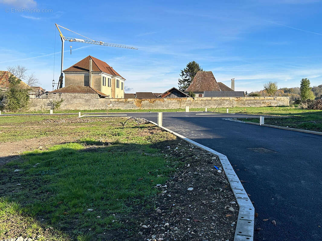 Terrain à SAINT-CHEF