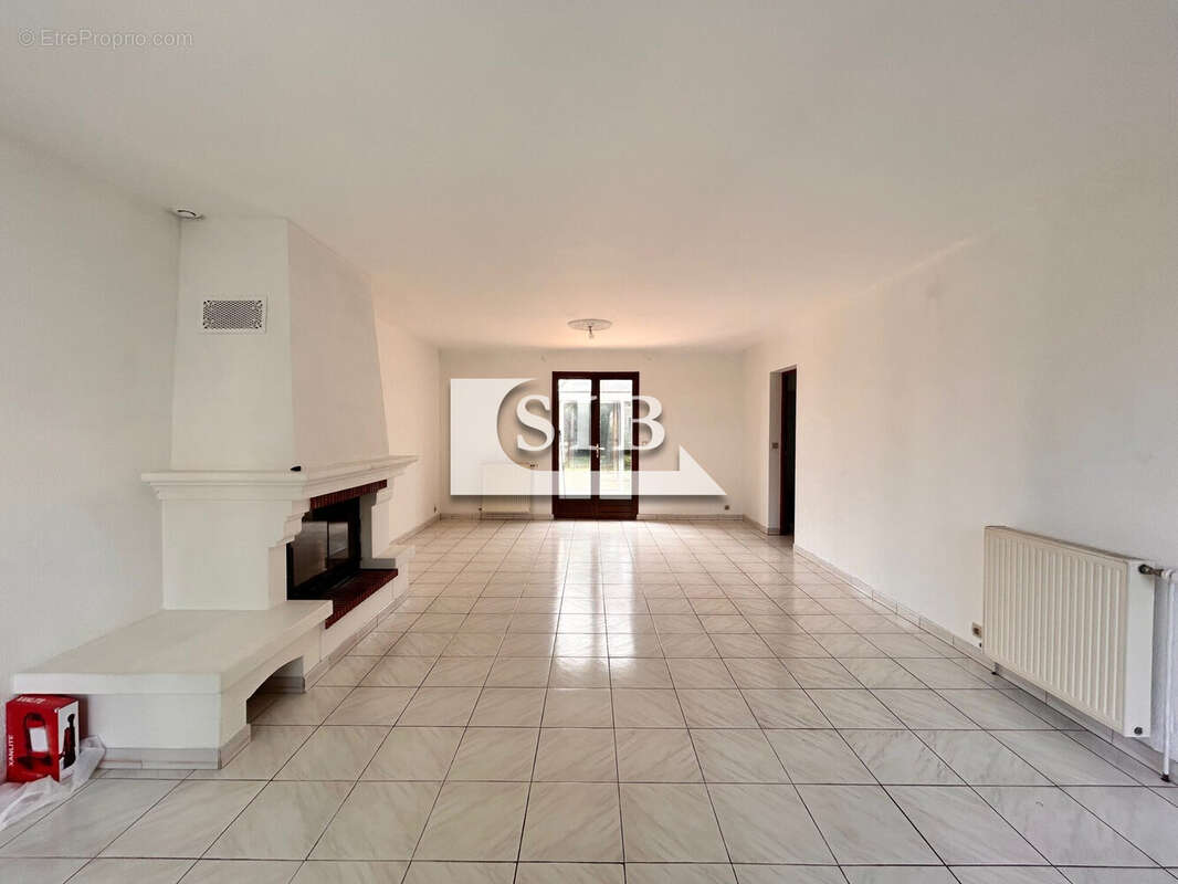 Maison à LA VILLE-DU-BOIS