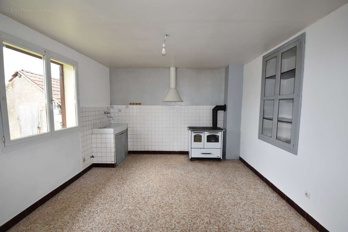 Maison à vendre 5 pièces ISSY L'EVEQUE (71) - photo 4