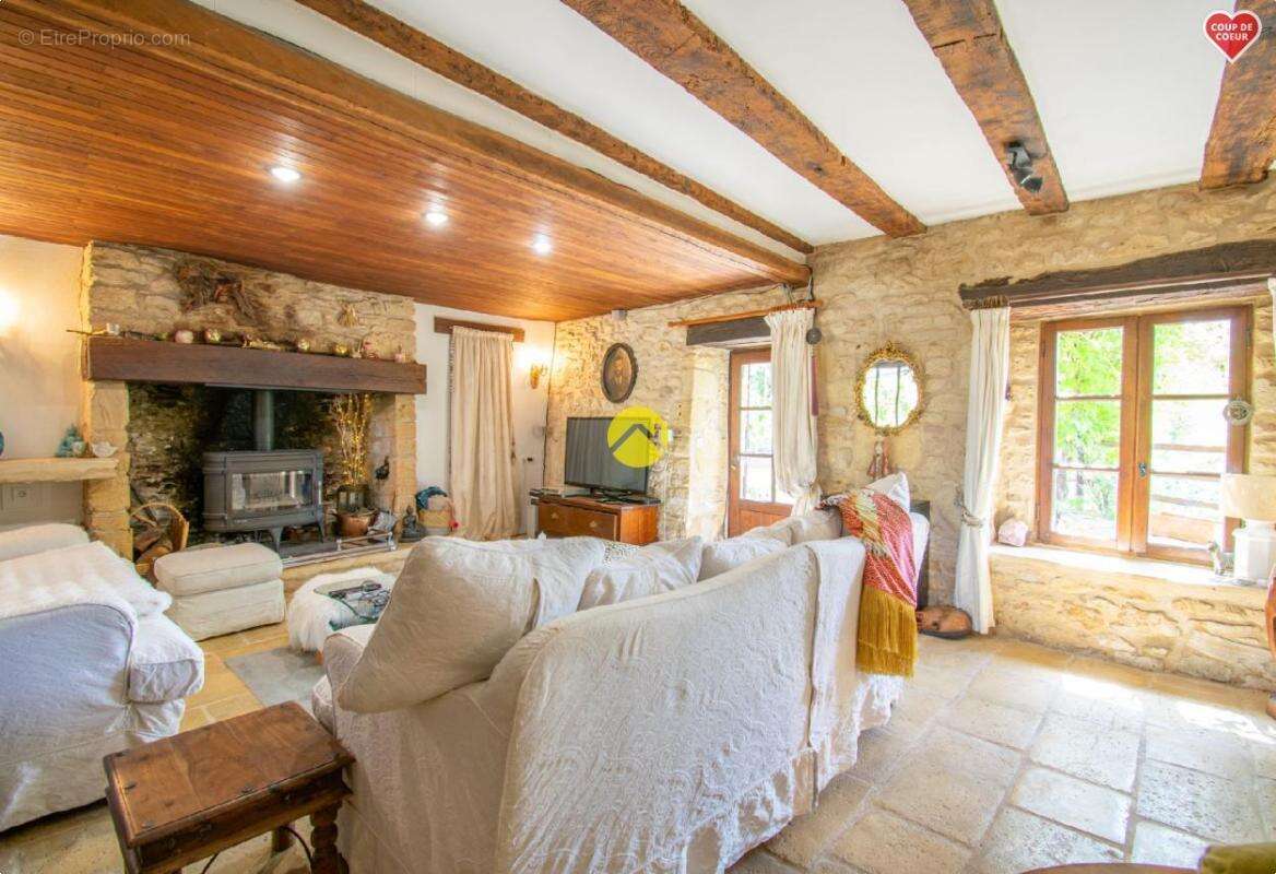 Maison à SAINT-CHAMASSY