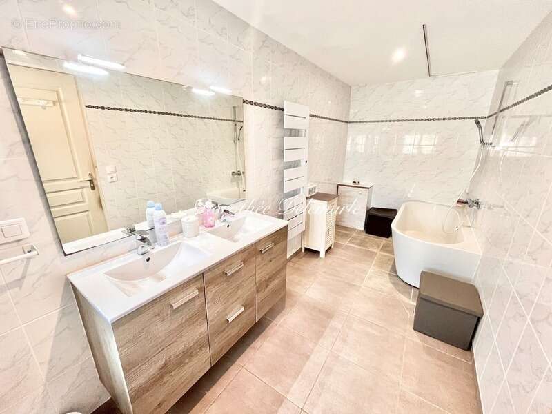 Maison à LA FOYE-MONJAULT