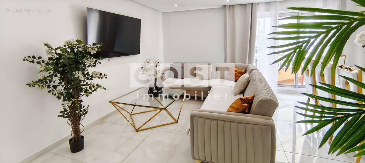 Appartement à COURBEVOIE