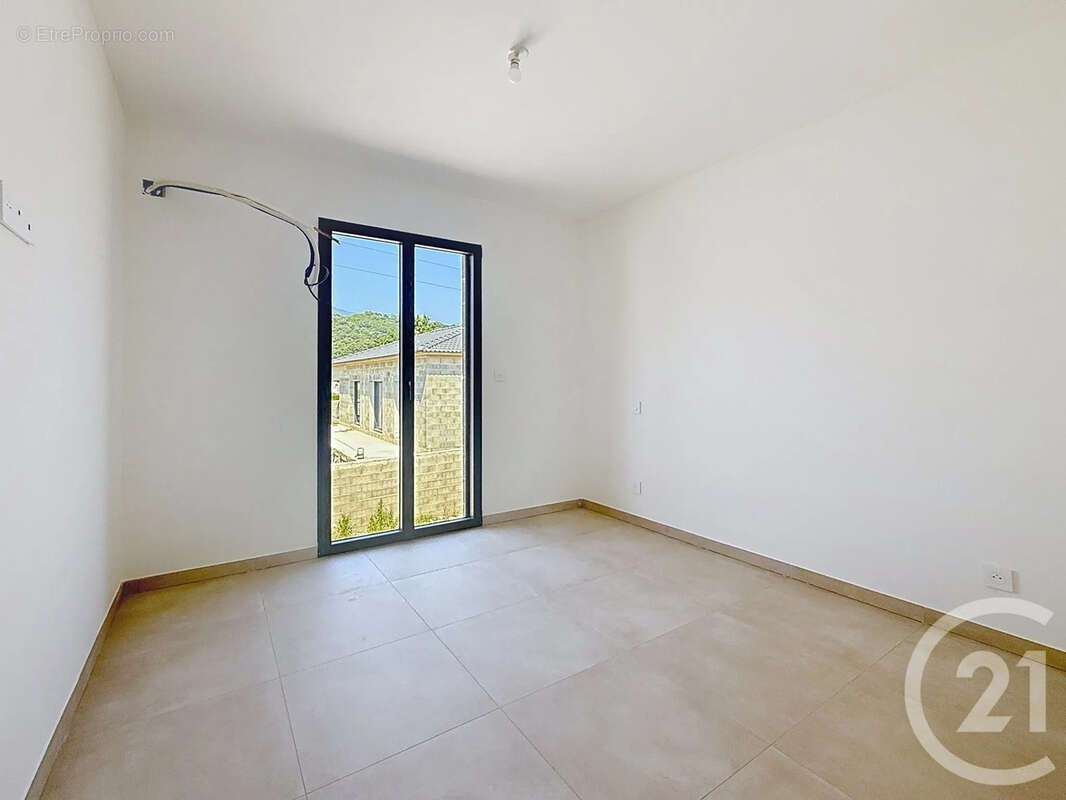 Appartement 62 m² à Santa-Lucia-Di-Moriani  - photo 23