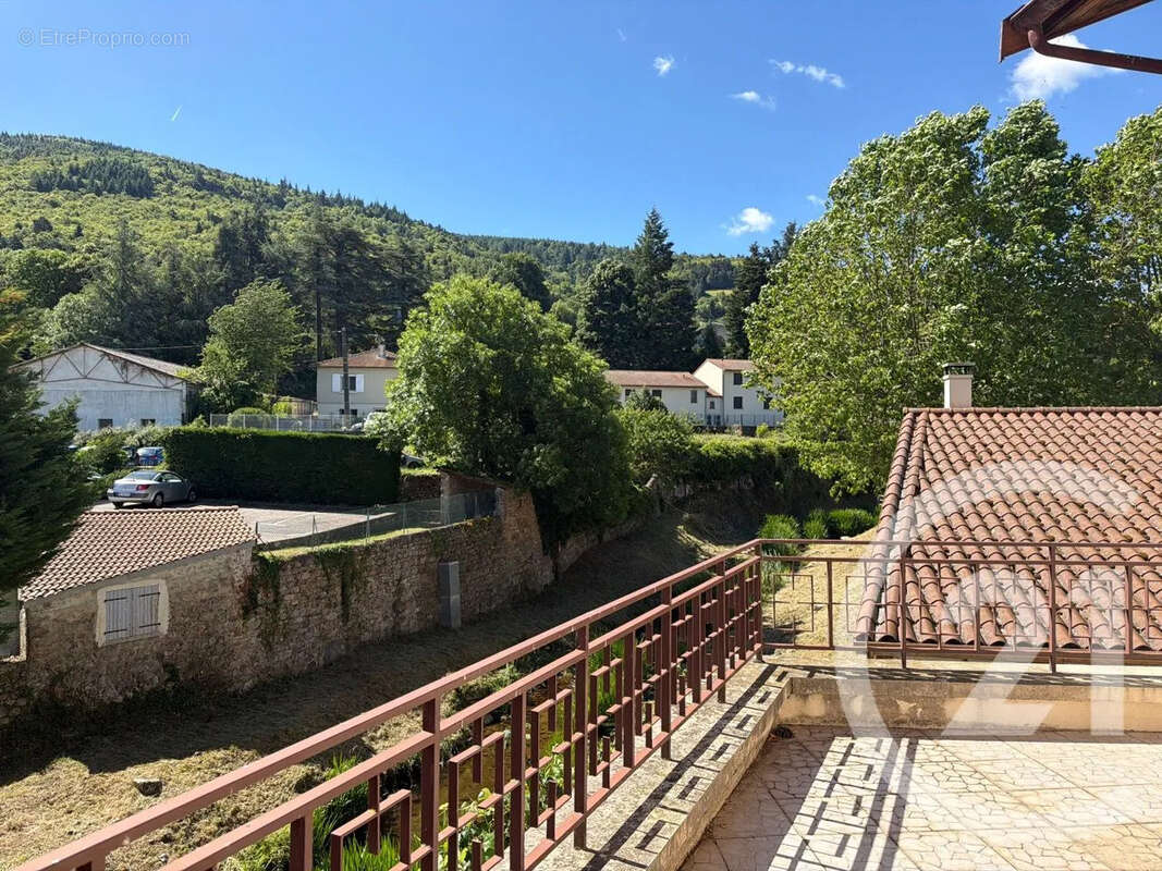 Maison à SATILLIEU
