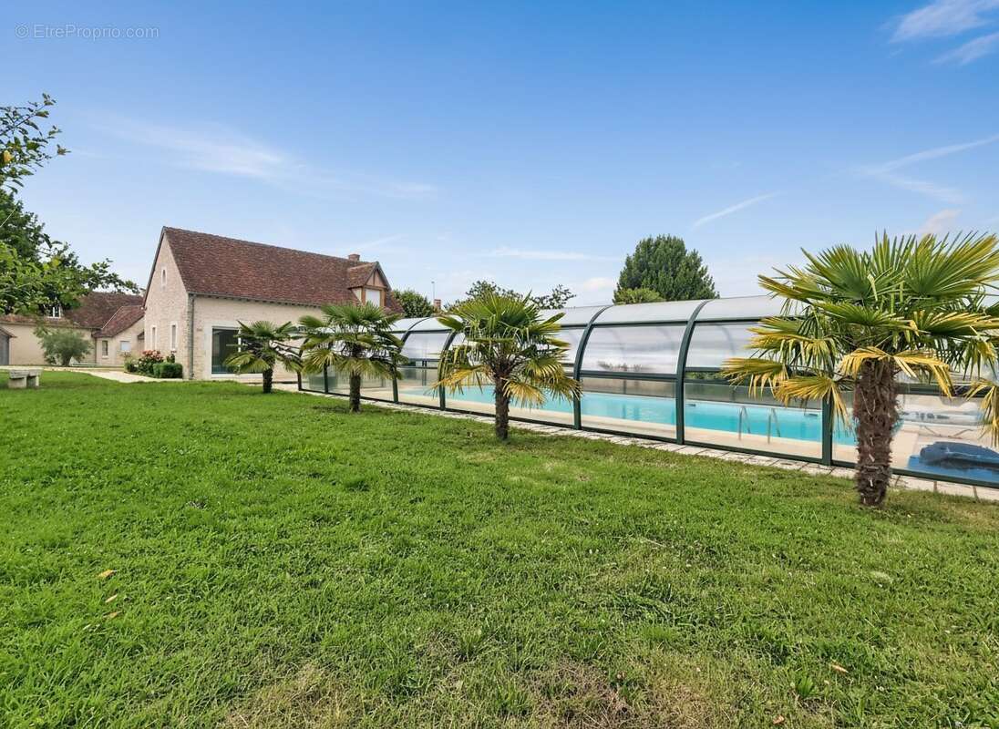 Maison 344 m² à Mont-Pres-Chambord  - photo 2