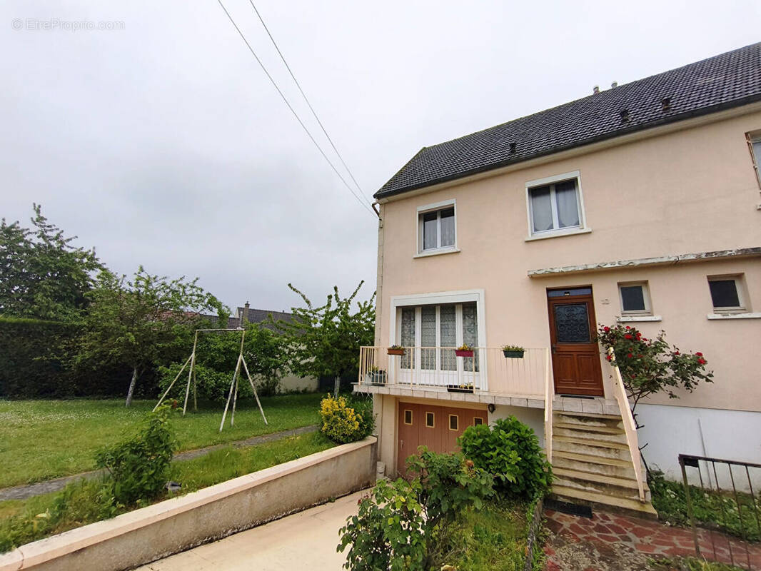 Maison à SAINT-LEU-D'ESSERENT