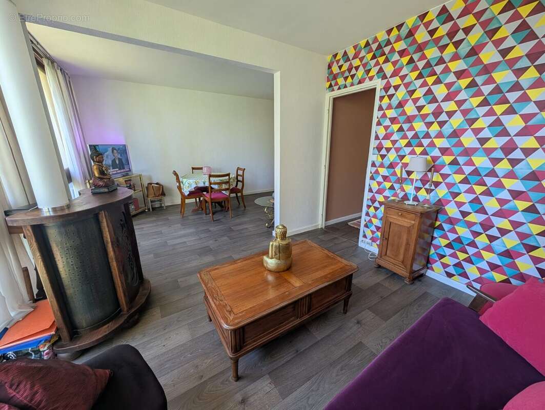 Appartement à FONTENAY-LE-FLEURY