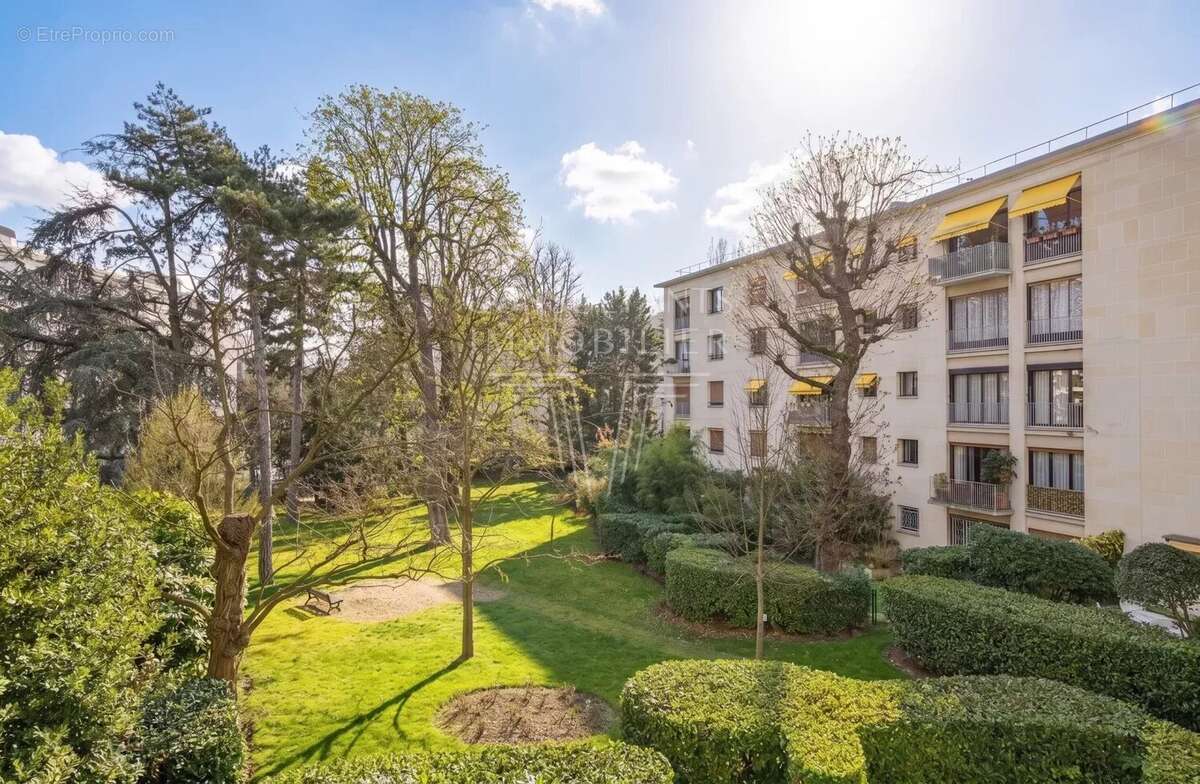 Appartement à NEUILLY-SUR-SEINE