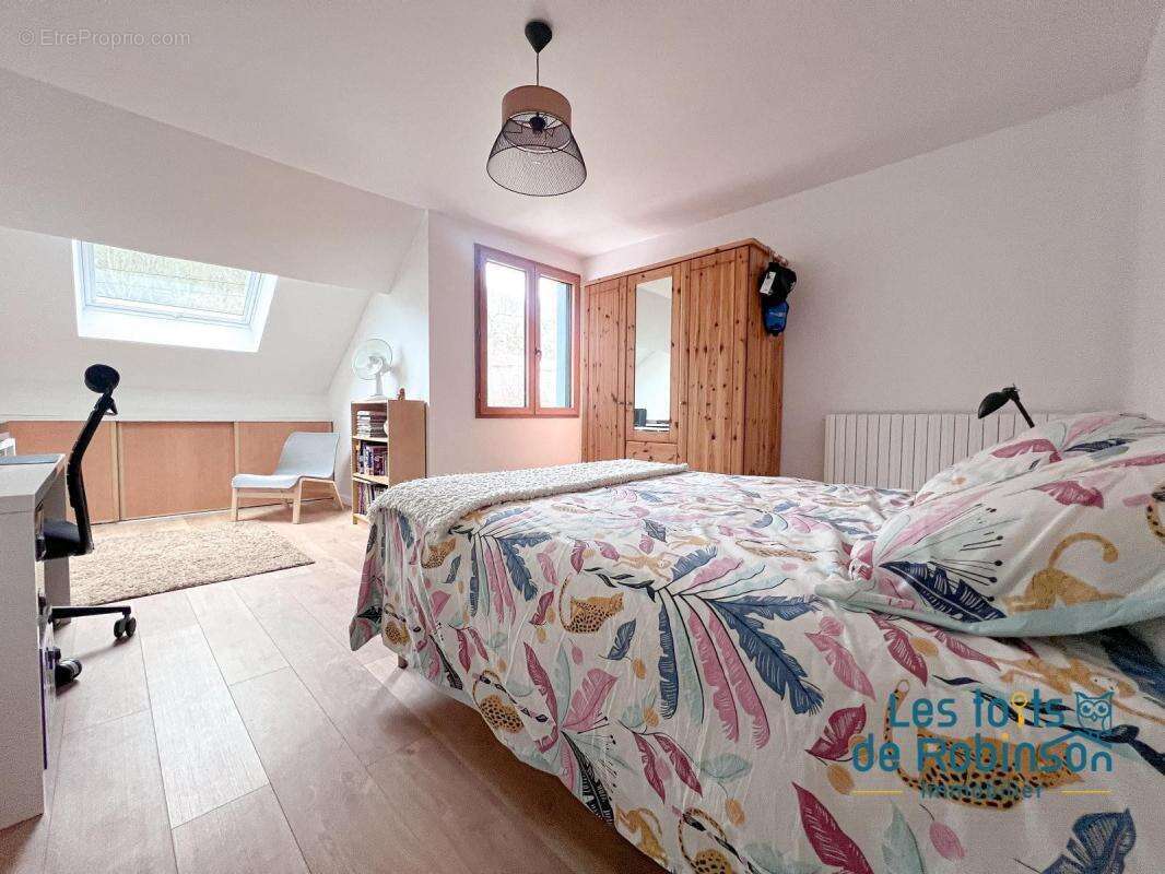 Maison à VERRIERES-LE-BUISSON