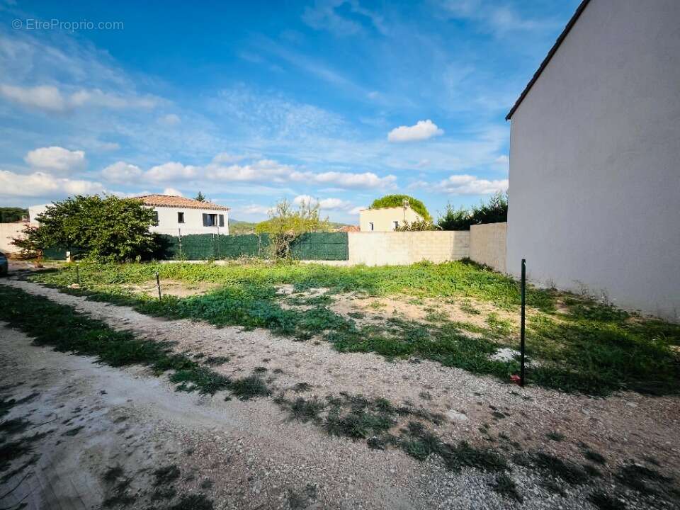 Terrain 196 m² à Cuers  - photo 2