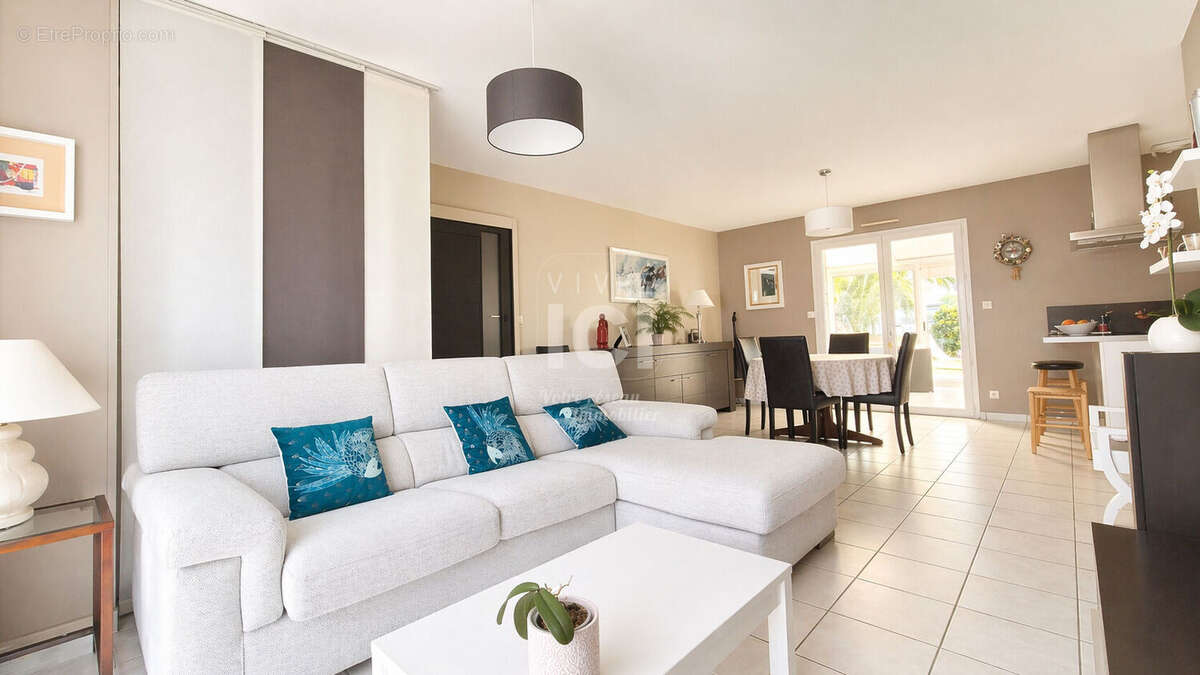 SOUS COMPROMIS DE VENTE - Maison de plain-pied lumineuse avec véranda et jardin sans vis-à-vis - photo 4