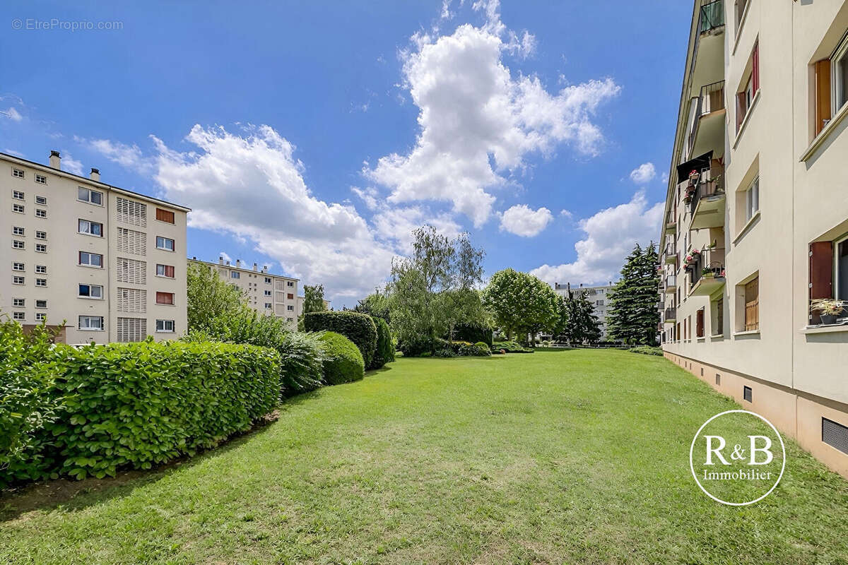 Appartement à LES CLAYES-SOUS-BOIS