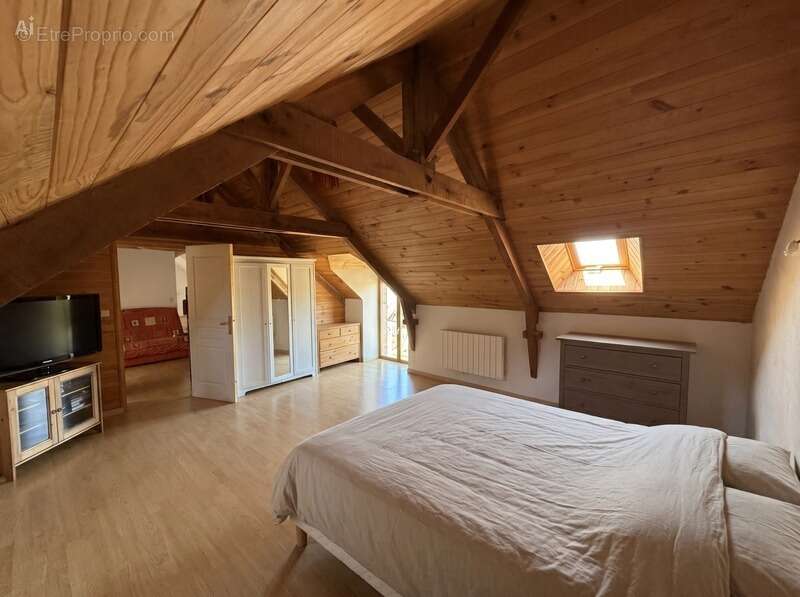 Longère en pierre – 150,76 m² – 6 pièces – 5 chambres – Terrain 6 345 m² – Dépendances – Hangar – Sous-sol complet - photo 23