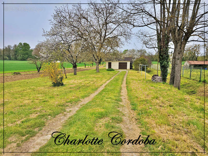 Maison à FEUGAROLLES