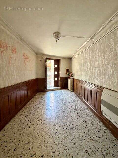 Maison 183 m² à Saint-Aunes  - photo 4