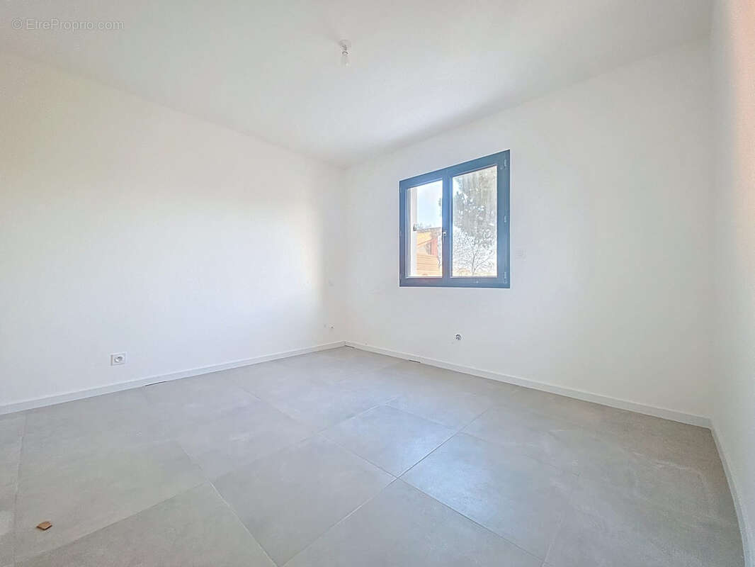 L’agence Négoce Habitat vous propose à la vente cette villa situé sur la commune de LUNEL Quartier La Magnaner - photo 9