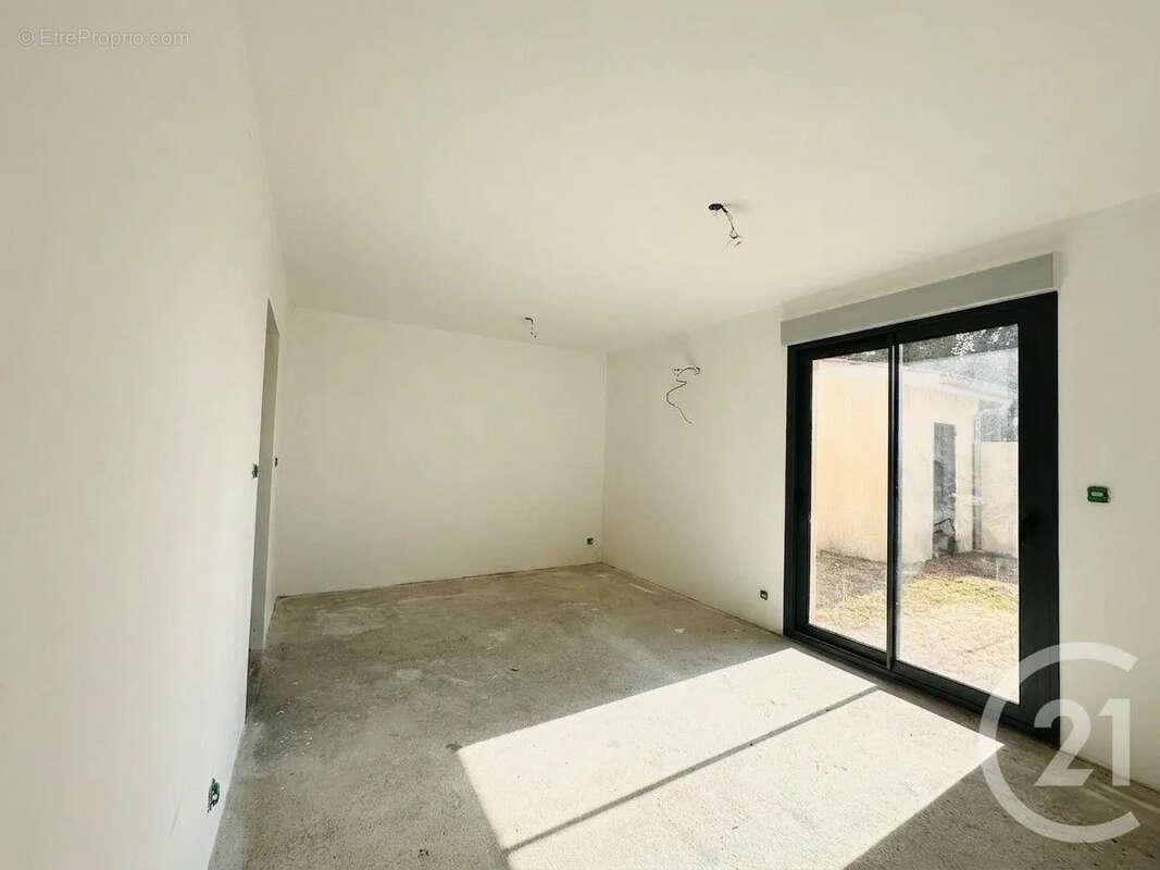 Maison 134 m² à Salignac  - photo 4