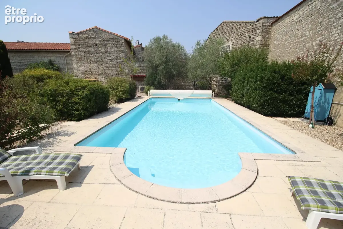 Charmante maison de village en pierre avec un bel espace piscine, à proximité d'une ville de marché très prisée - photo 2