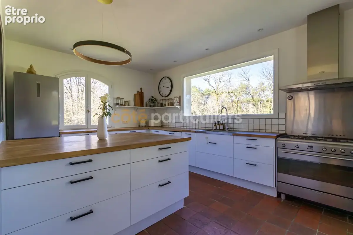 Treillières -- maison de 234 m² habitables -- piscine chaufée -- garage - photo 12