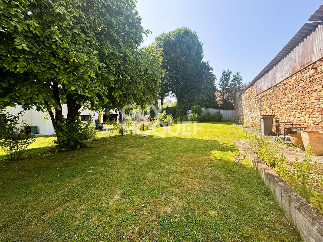 Maison à SAINT-MARTIN-DE-FONTENAY