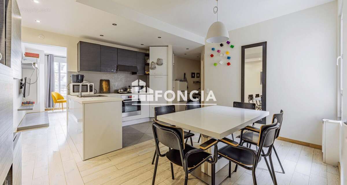 Appartement à PARIS-15E