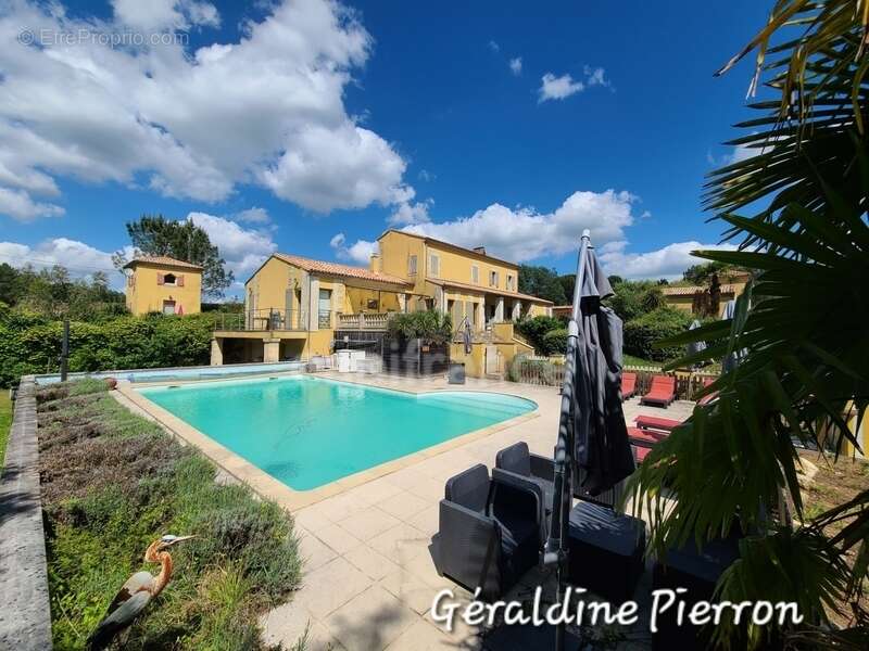 Maison à SAINT-BONNET-SUR-GIRONDE