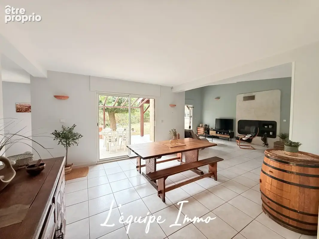 Au bord du lac de Plaisance- Maison T6 - 170 m2 - Grand garage- Piscine- Atelier- - photo 4
