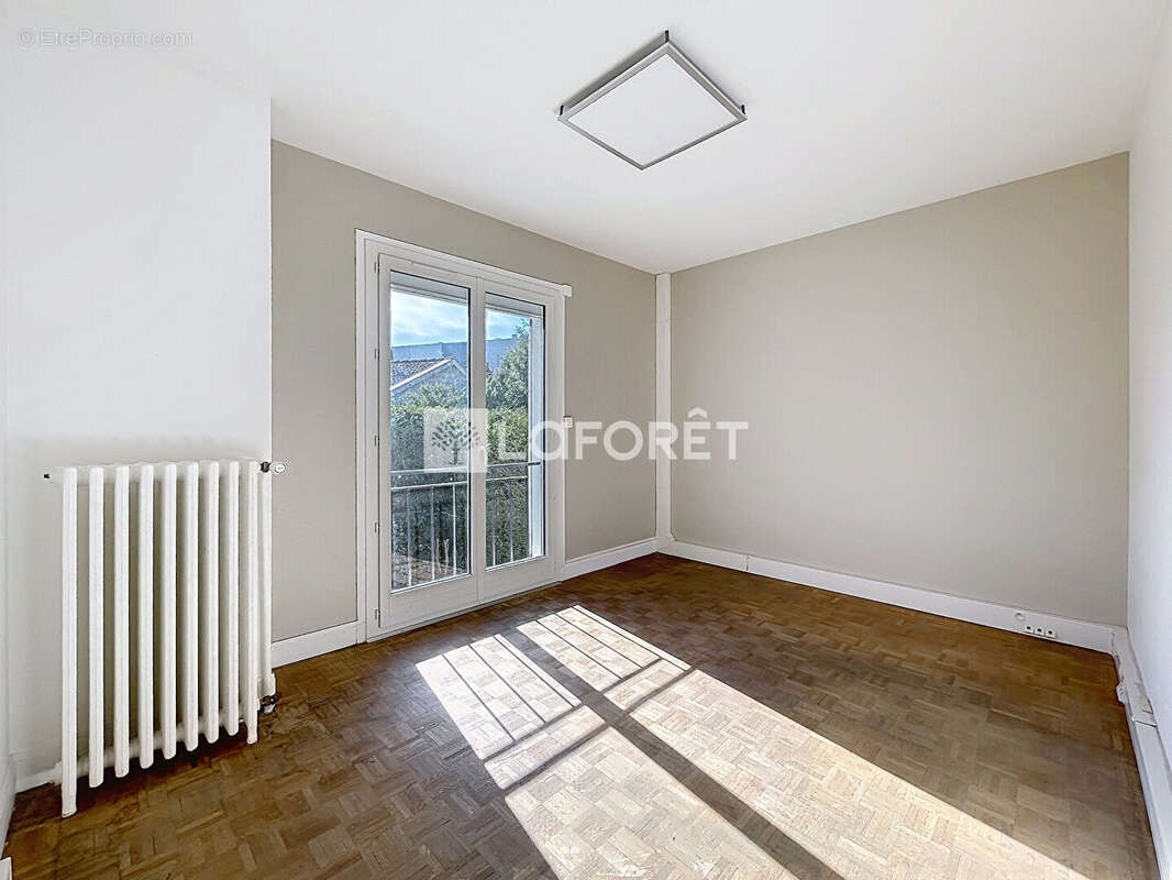 Maison à SAINT-JEAN-DE-LA-RUELLE