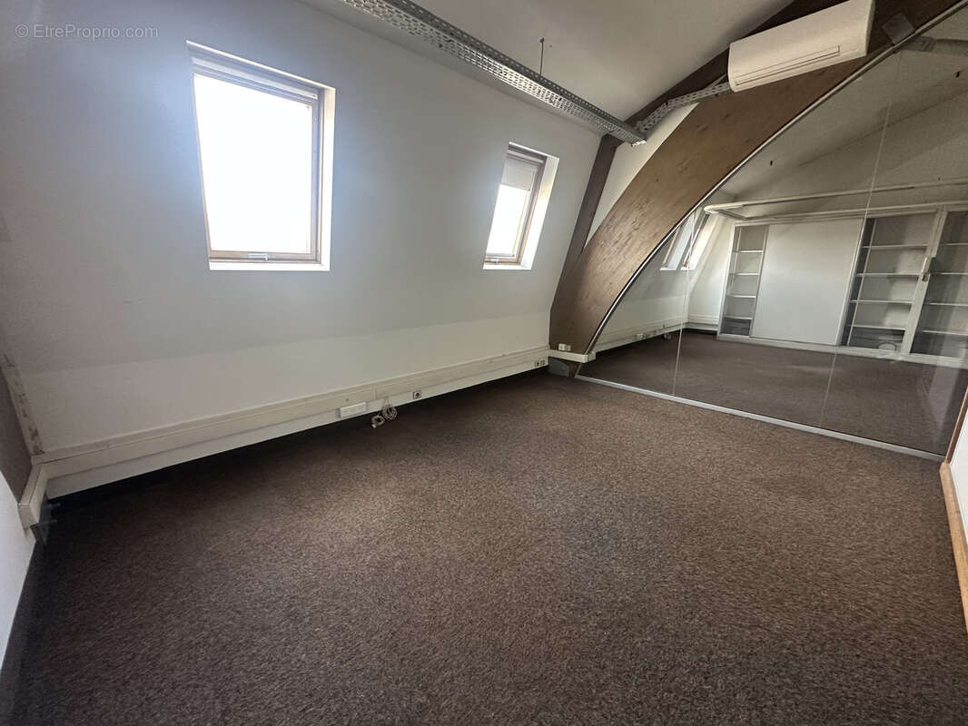 JEANNE-D'ARC - Local professionnel de 339m2 - 980 000 € - photo 5