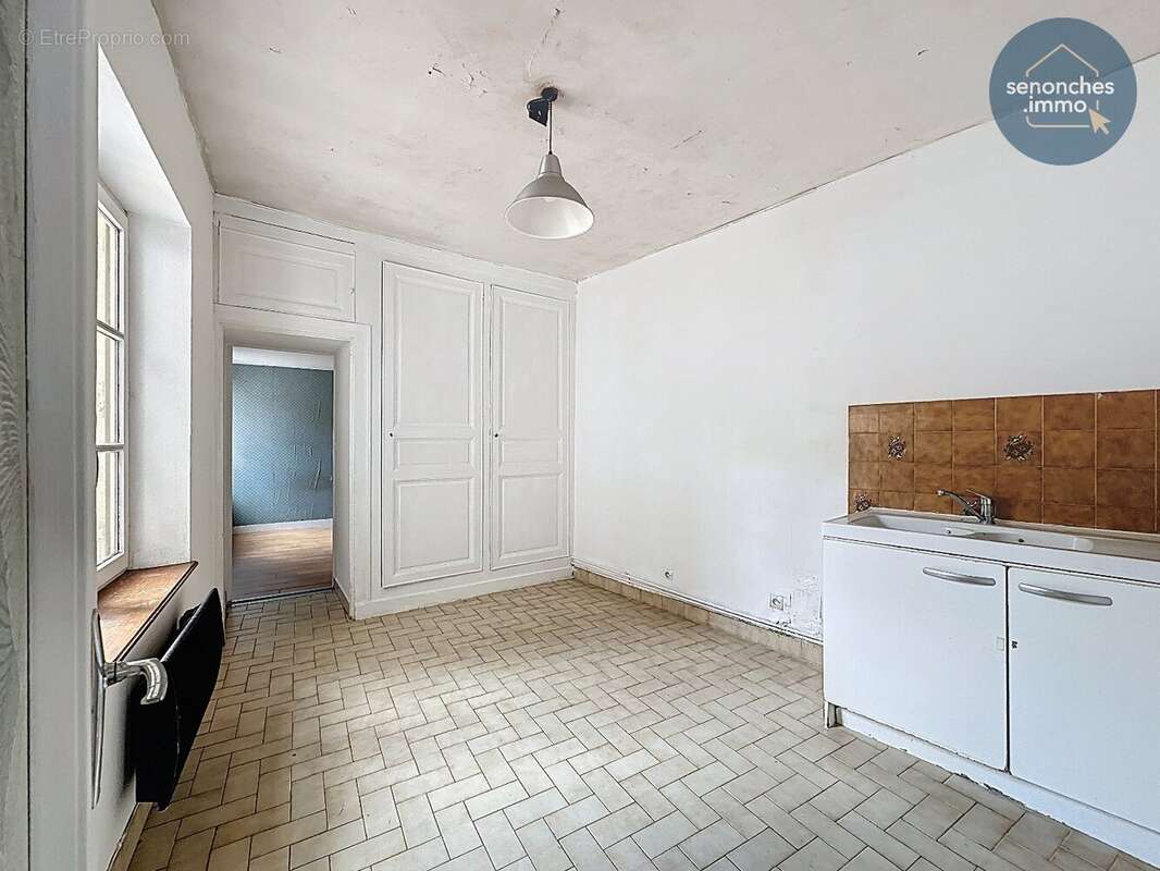 Maison de bourg à vendre à Brezolles (28270)  Charme, potentiel et emplacement privilégié - photo 3