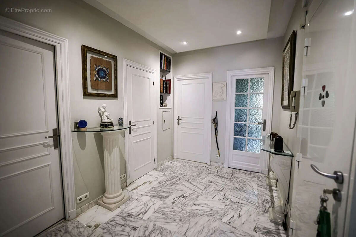 Appartement Nice  secteur Chemin de Gairaut 2 pièces 82.80 m2 - photo 5