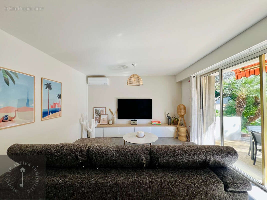 Appartement à SAINT-LAURENT-DU-VAR